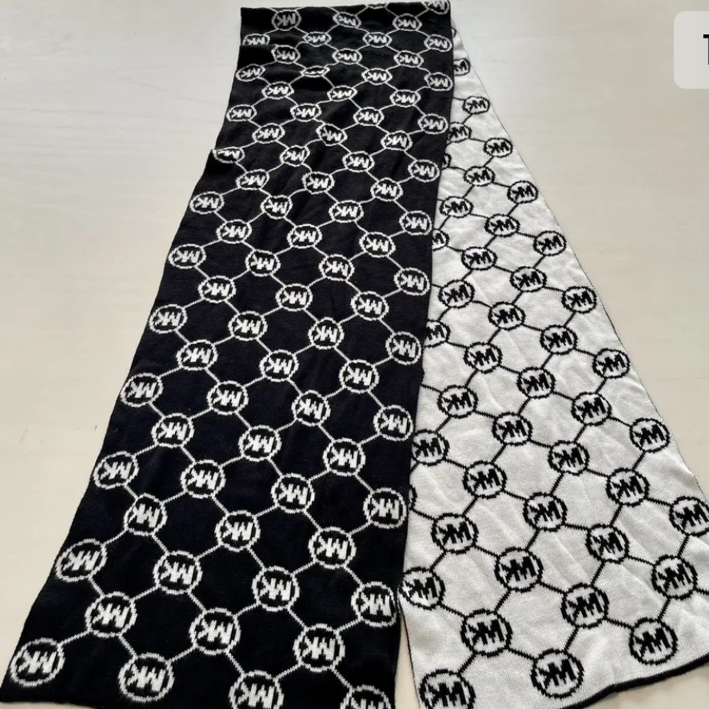Michael Kors Trendy scarf